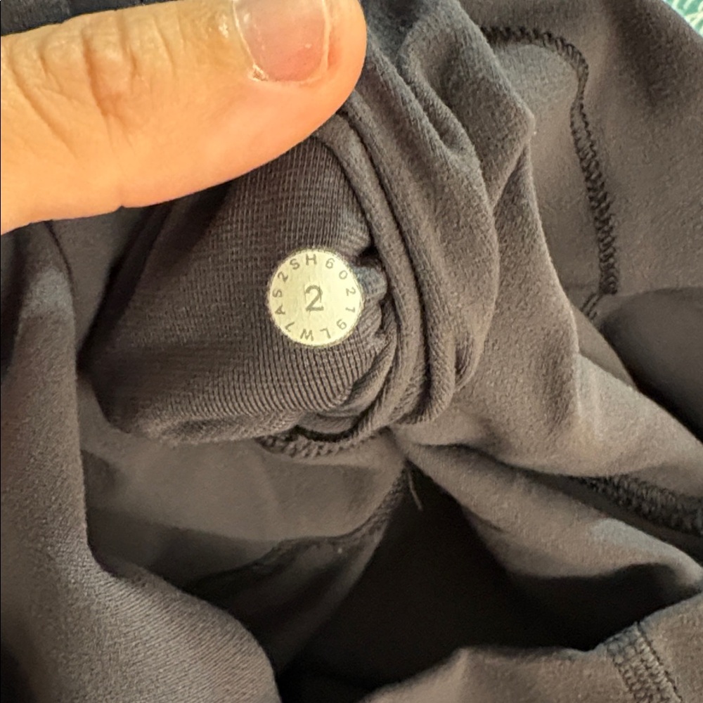 Lululemon Align Short 6” in Moonwalk SZ 2 EUC - Picture 5 of 5